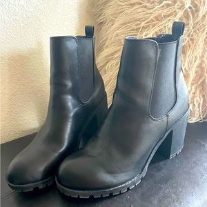 Black Chelsea Boots Rue 21 sz 10